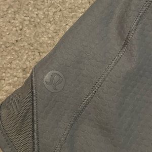 Lululemon women’s gray hotty hot low rise 2.5 inch shorts